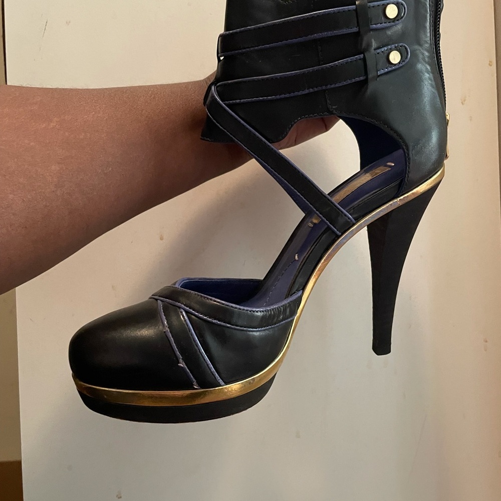 BCBG heels